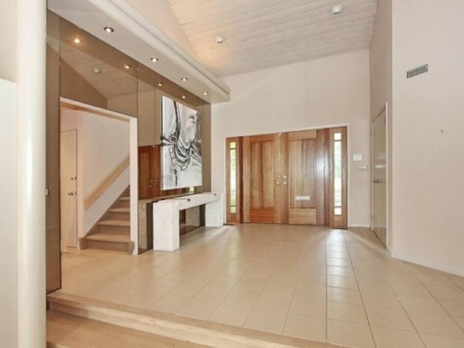 Вілла Luxury Dramatic House In Лівінгстон Екстер'єр фото